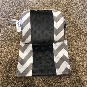 Car seat carrier cushion for elbow